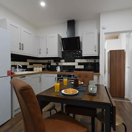 Stylish Apartment In City Centre - Walk Everywhere Cardiff Extérieur photo